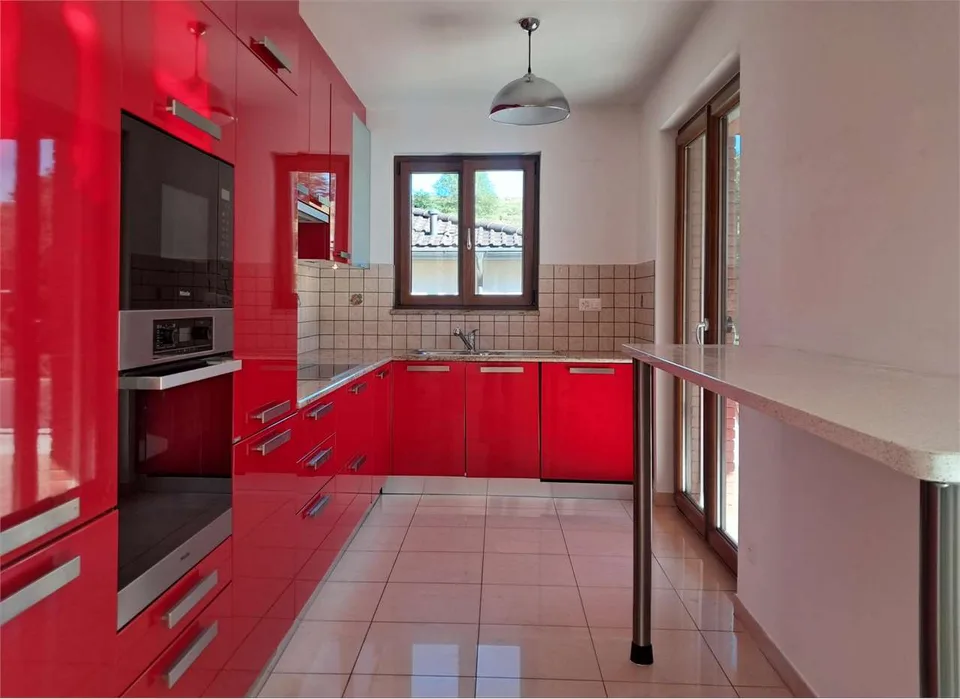 Bioggio: spacious 4.5-room attic with lake view in a two-family house – photo 5 of 13