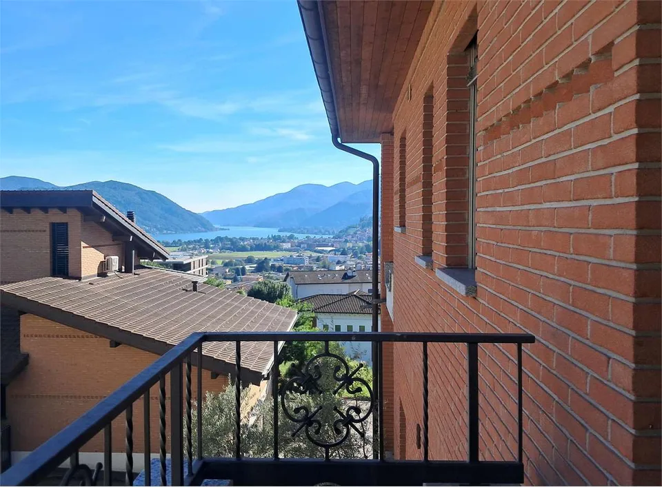 Bioggio: spacious 4.5-room attic with lake view in a two-family house – photo 9 of 13