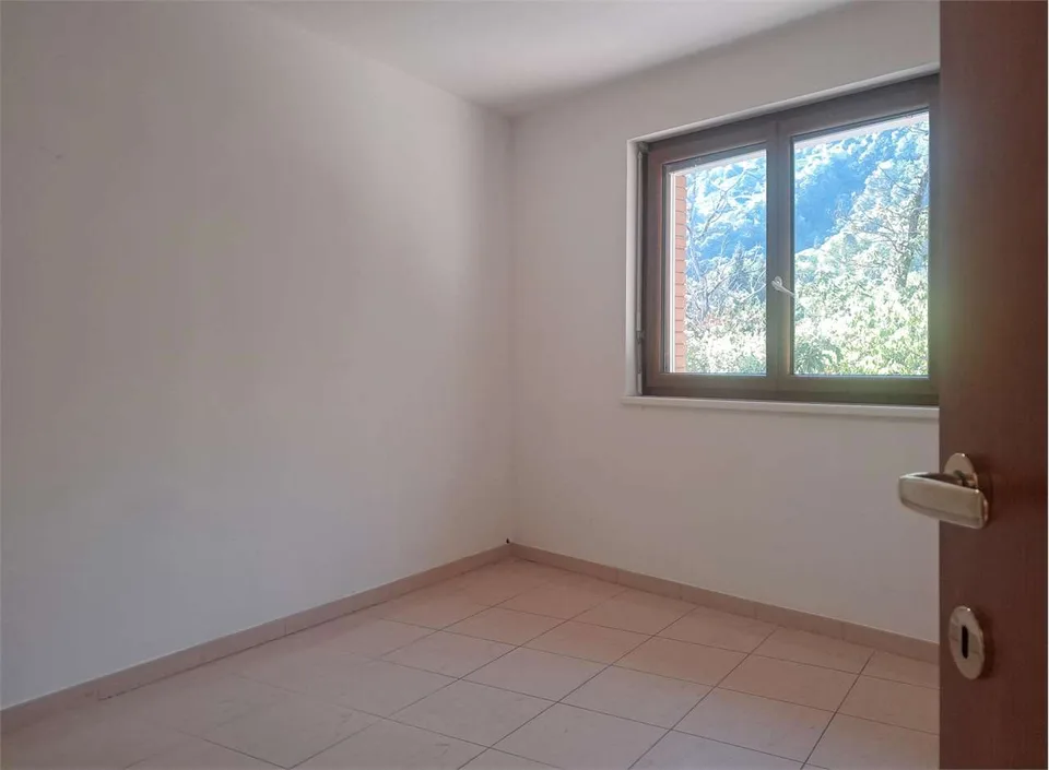 Bioggio: spacious 4.5-room attic with lake view in a two-family house – photo 8 of 13