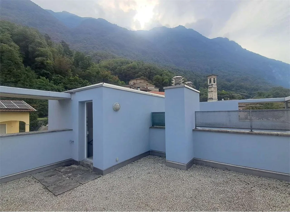 Melano: schönes Maisonette mit 3,5 Zimmern, Terrassen und Parkplätzen – Foto 11 von 12