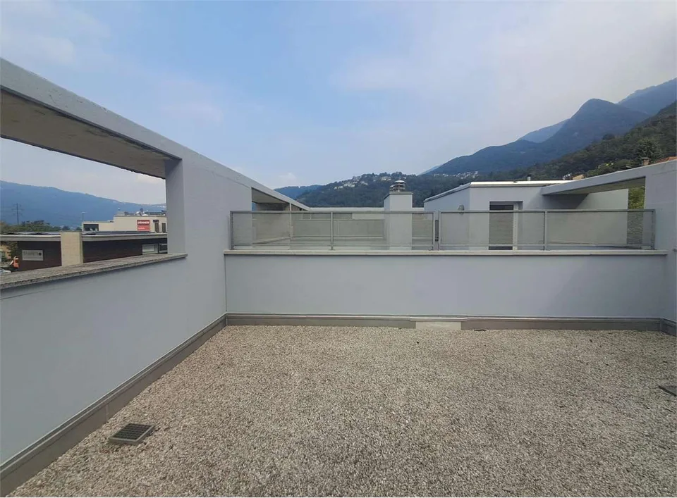 Melano: schönes Maisonette mit 3,5 Zimmern, Terrassen und Parkplätzen – Foto 12 von 12
