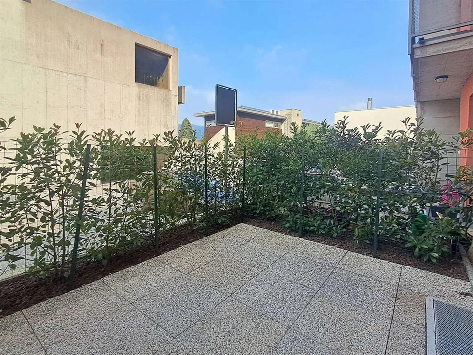 Melano: schönes Maisonette mit 3,5 Zimmern, Terrassen und Parkplätzen – Foto 3 von 12