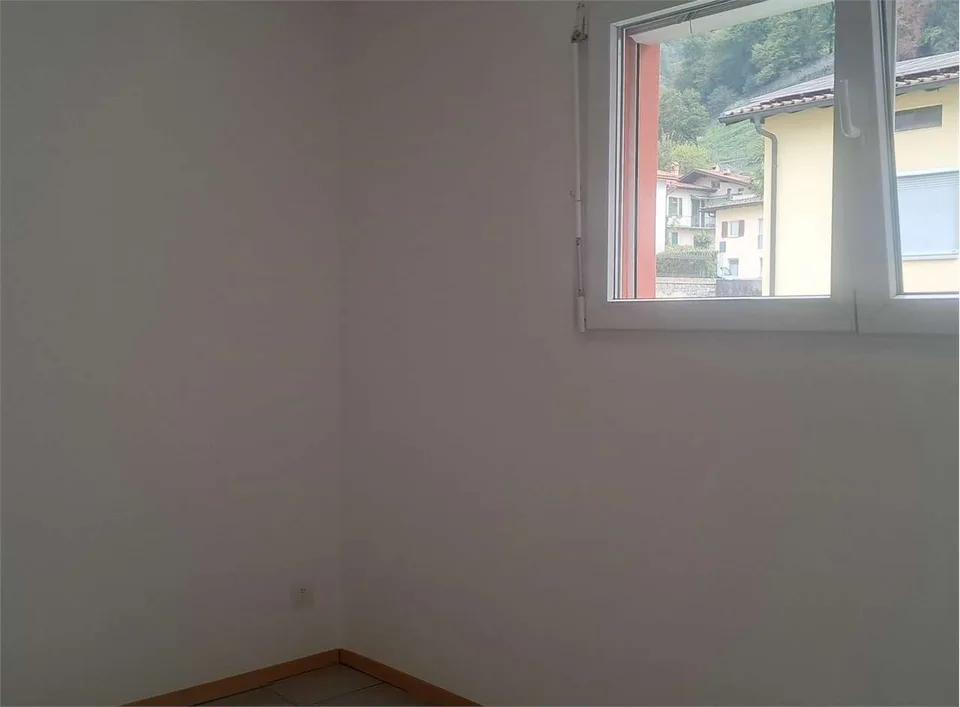 Melano: schönes Maisonette mit 3,5 Zimmern, Terrassen und Parkplätzen – Foto 5 von 12