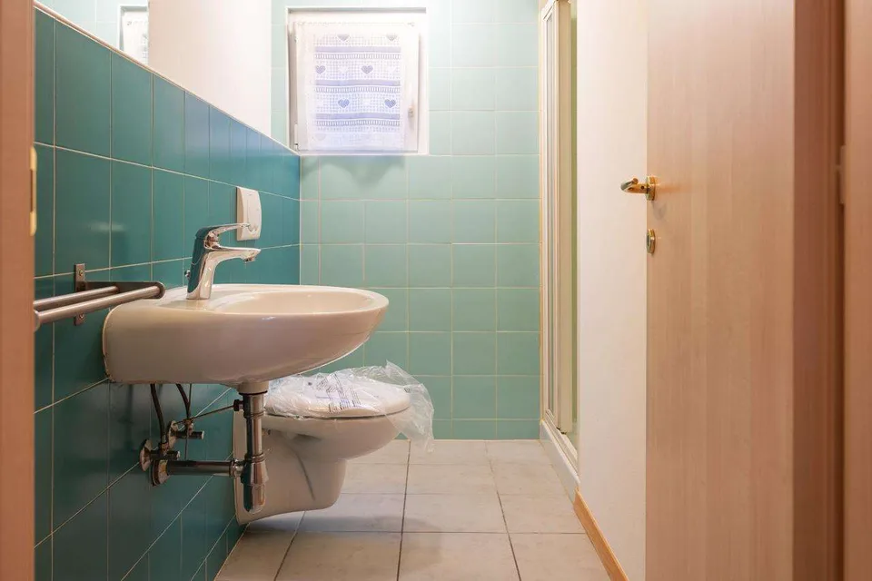 Melano: schönes Maisonette mit 3,5 Zimmern, Terrassen und Parkplätzen – Foto 10 von 12