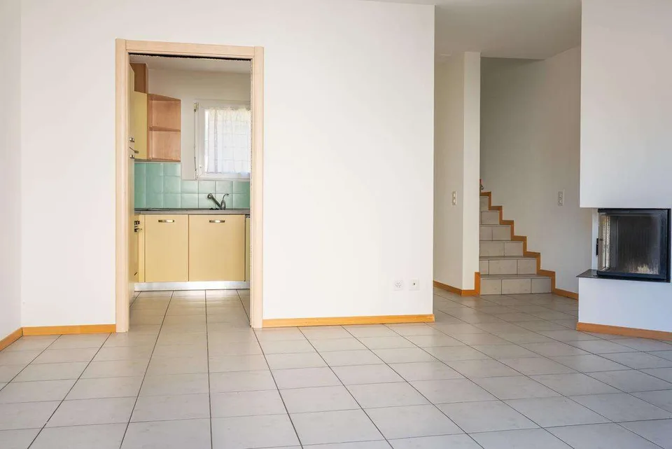 Melano: schönes Maisonette mit 3,5 Zimmern, Terrassen und Parkplätzen – Foto 2 von 12