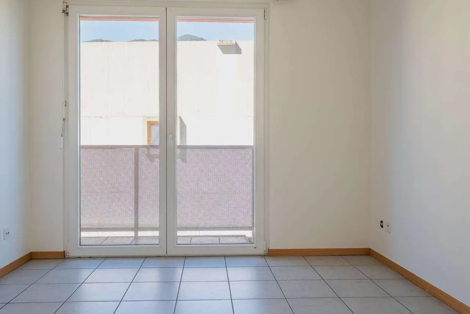 Melano: schönes Maisonette mit 3,5 Zimmern, Terrassen und Parkplätzen – Foto 4 von 12