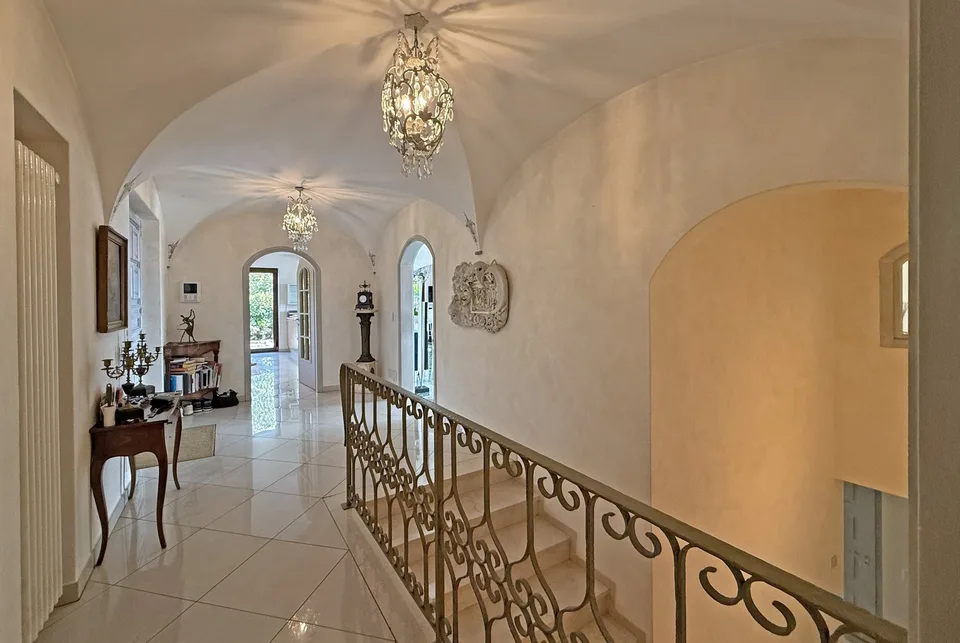BEAUTIFUL VILLA 5.5 ROOMS WITH LAKE VIEW AND INDOOR POOL IN PURA – photo 15 of 17
