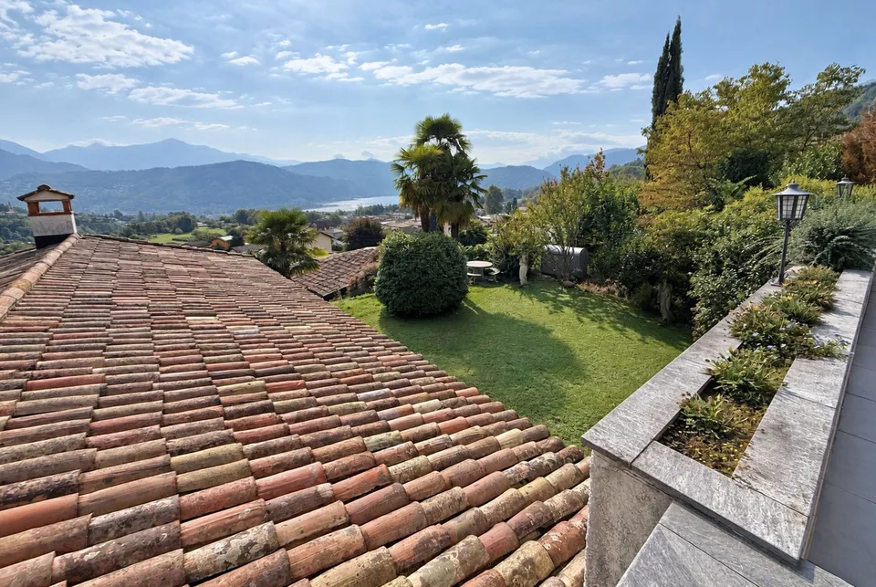 BEAUTIFUL VILLA 5.5 ROOMS WITH LAKE VIEW AND INDOOR POOL IN PURA – photo 11 of 17