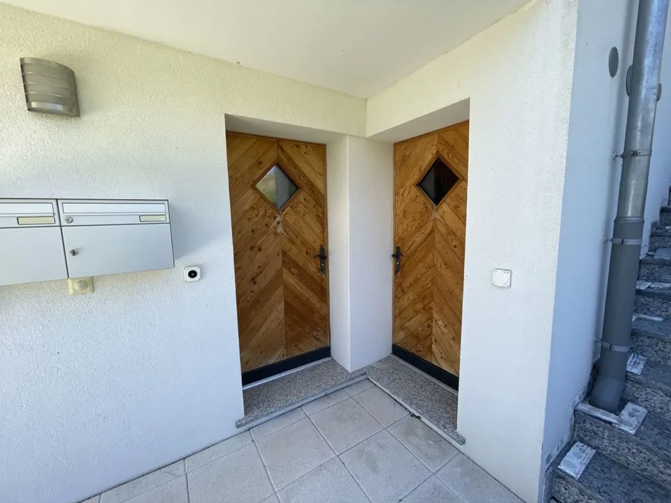 Alpji neue 2.5 Zimmerwohnung in einem der ältesten Weiler Hohnegg oberhalb Saas-Fee. Sportlicher Zugang vom Dorfzentrum, der Lomatte oder Wildi. Mit dem E-bike ganzjährig erreichbar. – Foto 6 von 12