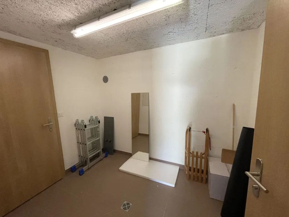 Alpji neue 2.5 Zimmerwohnung in einem der ältesten Weiler Hohnegg oberhalb Saas-Fee. Sportlicher Zugang vom Dorfzentrum, der Lomatte oder Wildi. Mit dem E-bike ganzjährig erreichbar. – Foto 8 von 12