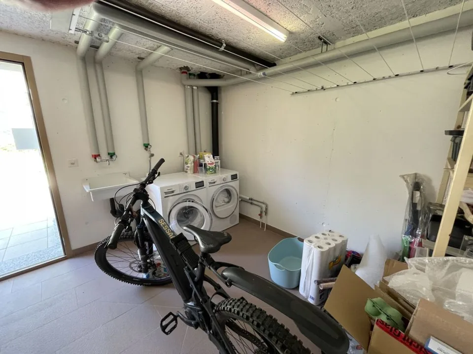 Alpji neue 2.5 Zimmerwohnung in einem der ältesten Weiler Hohnegg oberhalb Saas-Fee. Sportlicher Zugang vom Dorfzentrum, der Lomatte oder Wildi. Mit dem E-bike ganzjährig erreichbar. – Foto 9 von 12