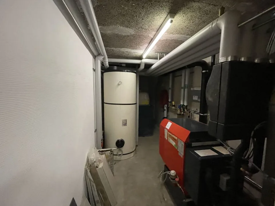 Alpji neue 2.5 Zimmerwohnung in einem der ältesten Weiler Hohnegg oberhalb Saas-Fee. Sportlicher Zugang vom Dorfzentrum, der Lomatte oder Wildi. Mit dem E-bike ganzjährig erreichbar. – Foto 10 von 12