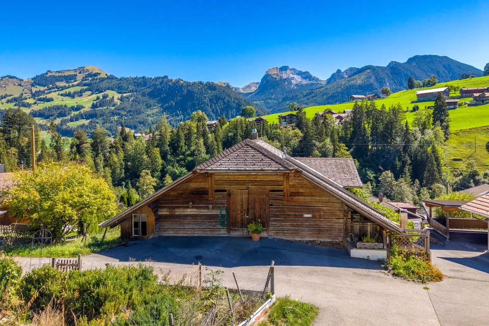 Casa colonica Simmental con due appartamenti e vista libera sulla montagna – foto 2 di 12