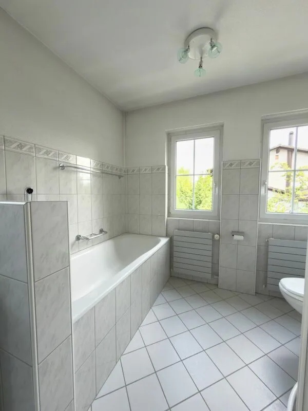 Charmantes Haus mit grossem Umschwung an begehrter Lage – Foto 14 von 21