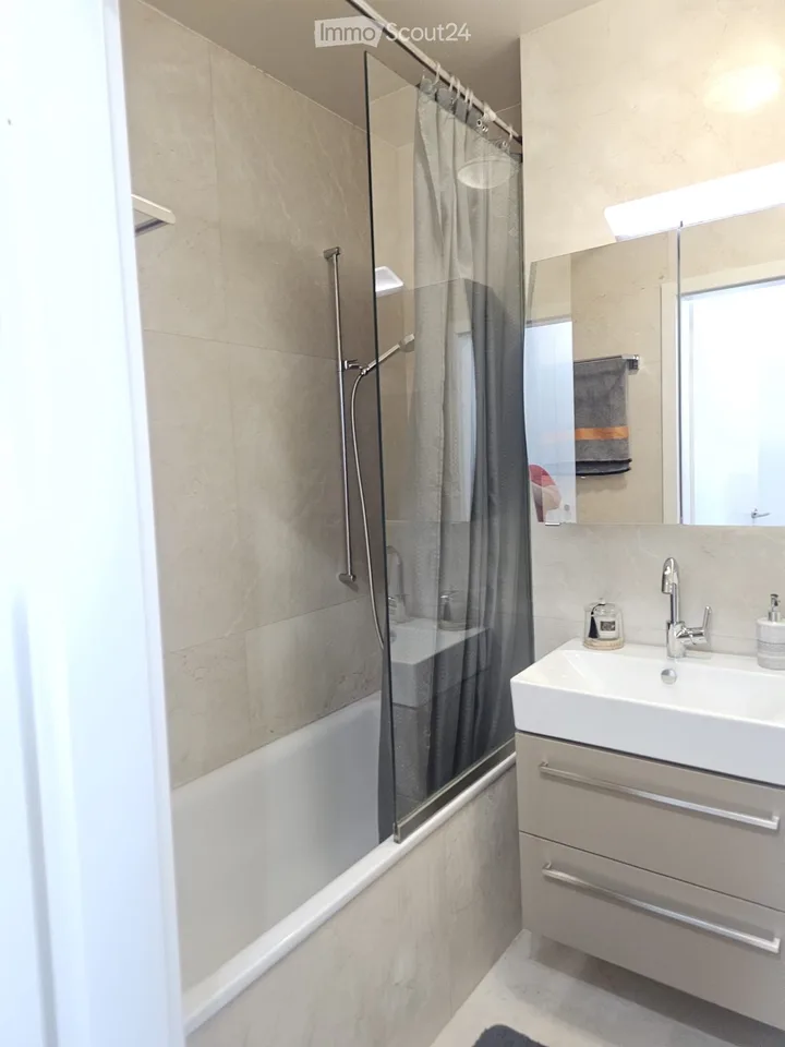 Lage Wohnung 4 Zimmer neu – Foto 3 von 5