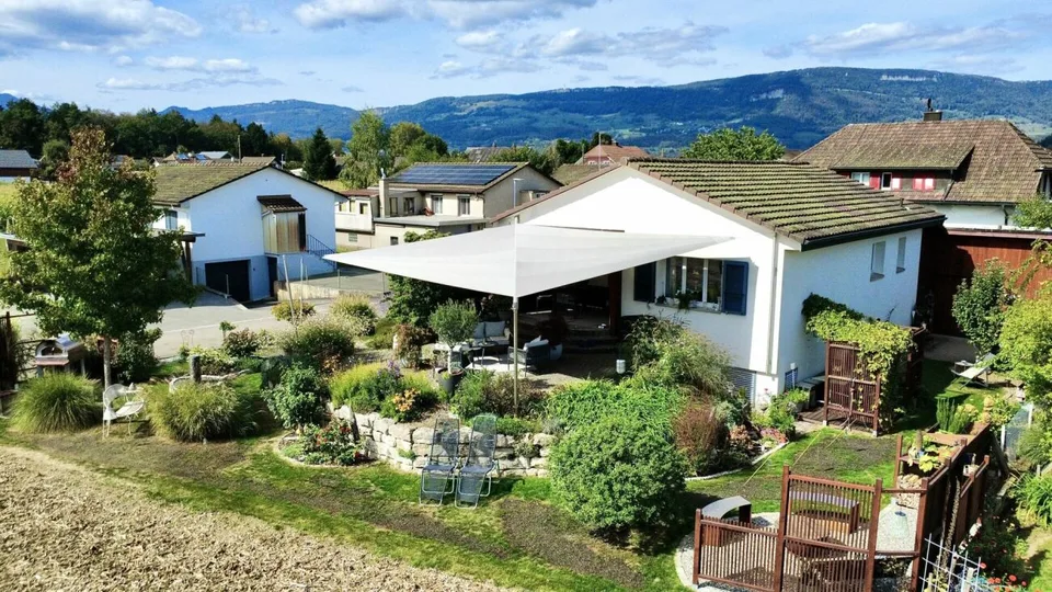 Posizione tranquilla e idillica, casa unifamiliare modernizzata in ottime condizioni ! – foto 11 di 12
