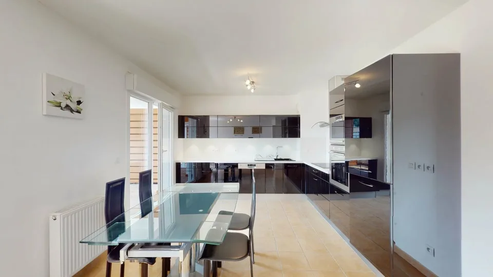 Wohnung mit Möbeln T4 - 76 m² - Letztes Stockwerk mit Balkon und Keller – Foto 2 von 13
