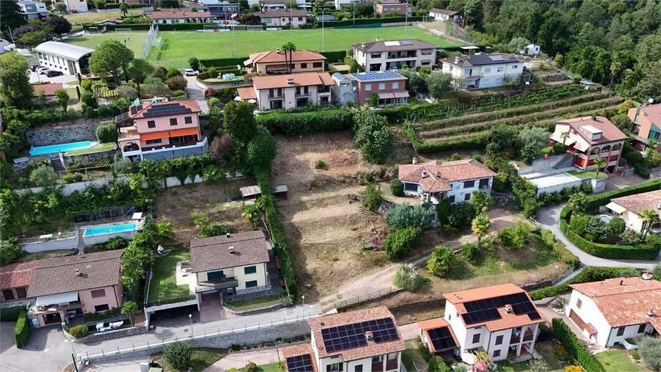 Bauland mit Seeblick und genehmigtem Projekt – Foto 4 von 12