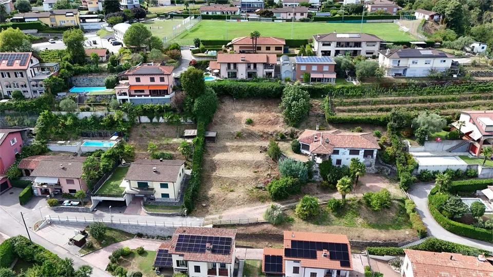 Bauland mit Seeblick und genehmigtem Projekt – Foto 2 von 12