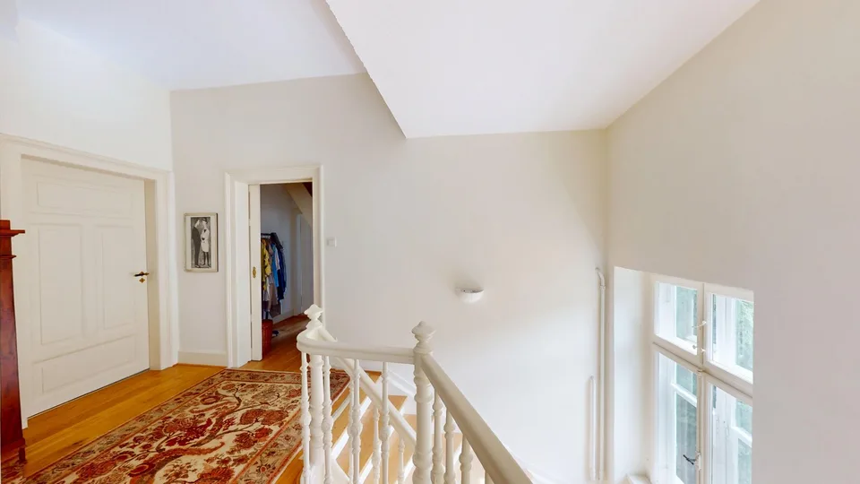 Dreamy country house villa with large garden, private driveway, and a view of the greenery – photo 2 of 12