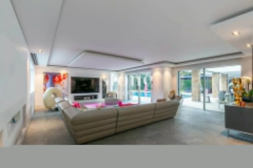 Villa de prestige, avec piscine, implanté sur un terrain de 2521 m² – photo 4 sur 9