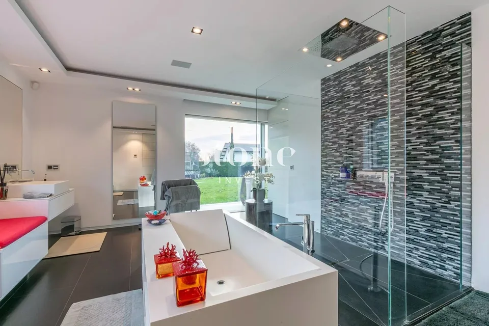 Villa de prestige, avec piscine, implanté sur un terrain de 2521 m² – photo 8 sur 9