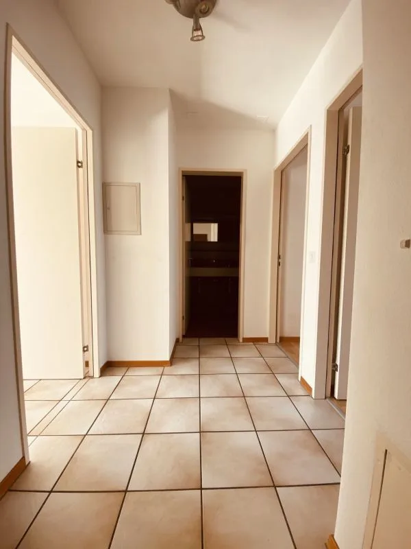 Appartamento di 3,5 locali con balcone, torre di lavanderia privata, cantina e locale per biciclette – foto 2 di 8