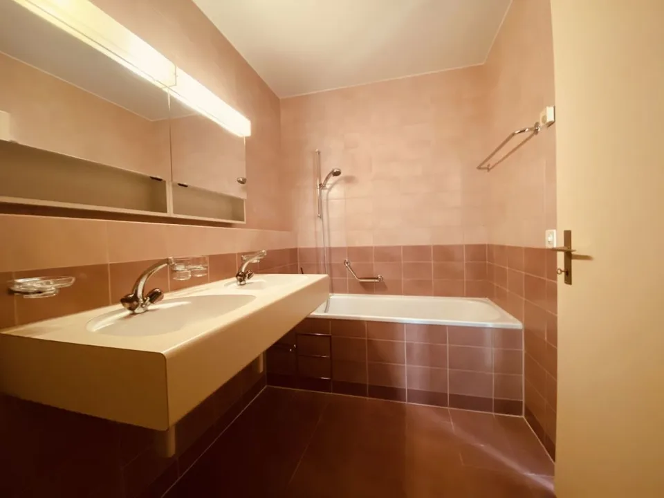 Appartamento di 3,5 locali con balcone, torre di lavanderia privata, cantina e locale per biciclette – foto 7 di 8