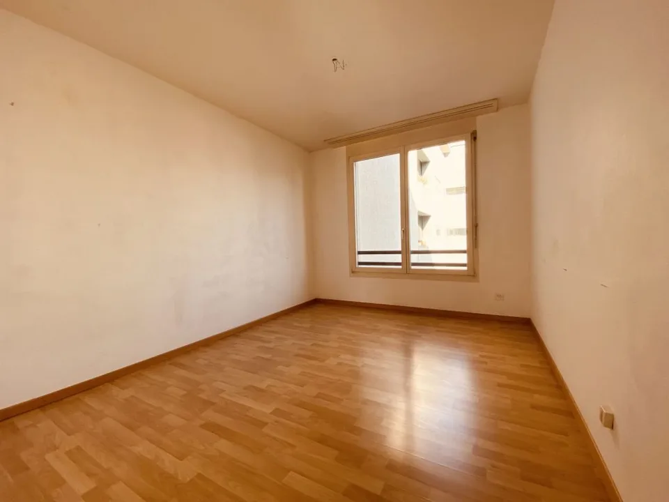 Appartamento di 3,5 locali con balcone, torre di lavanderia privata, cantina e locale per biciclette – foto 5 di 8