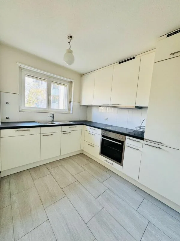 gepflegte 4 Zimmerwohnung im Hochparterre mit Balkon per sofort – Foto 2 von 11