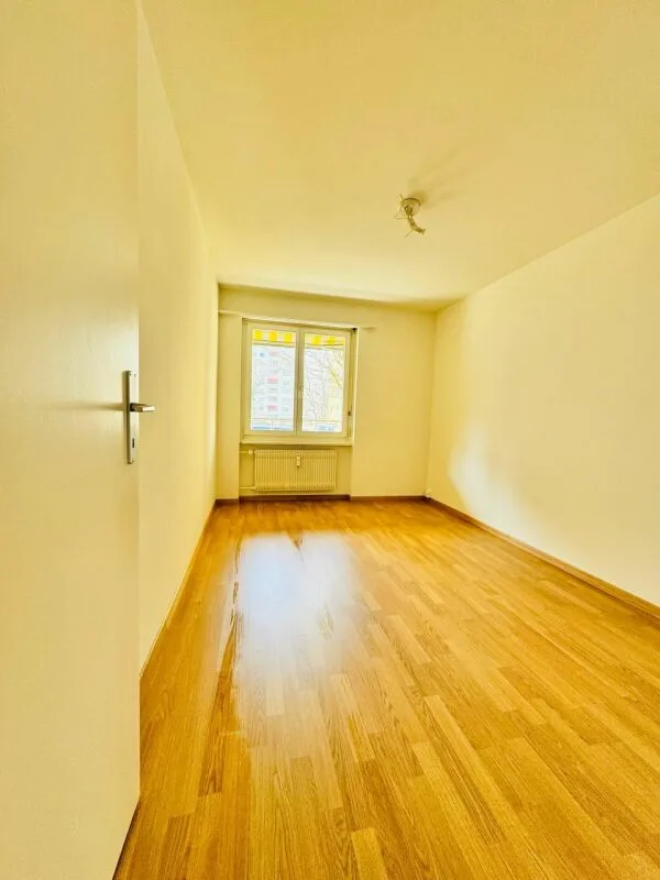 gepflegte 4 Zimmerwohnung im Hochparterre mit Balkon per sofort – Foto 9 von 11