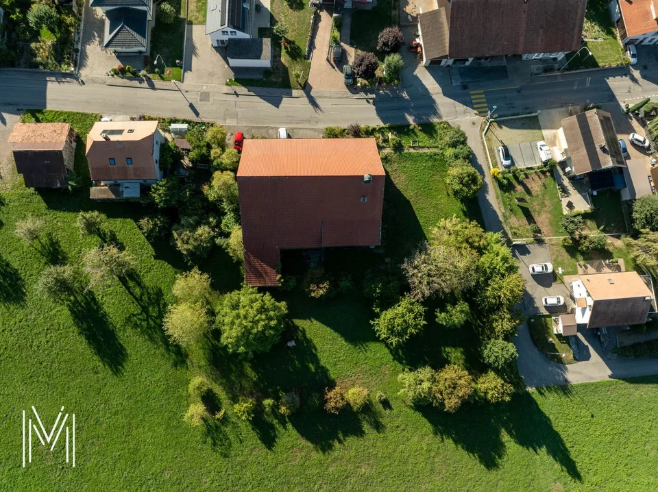 Un patrimonio autentico da reinventare nel cuore del villaggio! Un'opportunità immobiliare rara! – foto 3 di 13