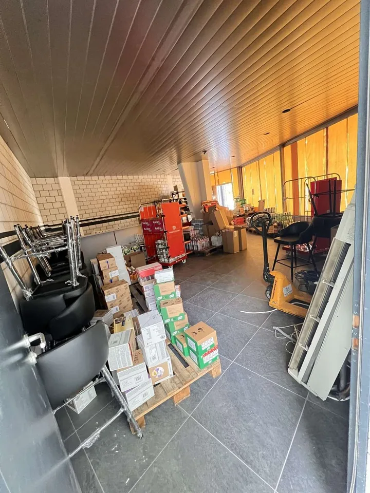 Grosszügige Autowerkstatt mit Waschraum & Lagerflächen in Moutier – Foto 12 von 13
