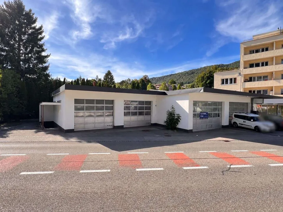 Grosszügige Autowerkstatt mit Waschraum & Lagerflächen in Moutier – Foto 2 von 13