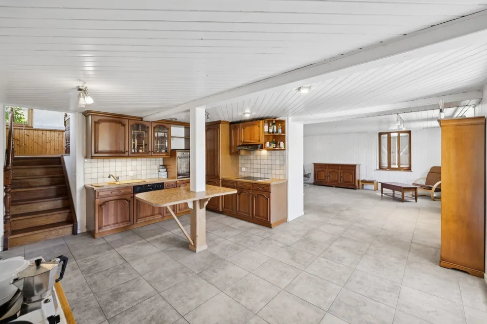 Haus mit 3 Apartments, großzügigen Räumen und atemberaubendem Blick – Foto 6 von 13