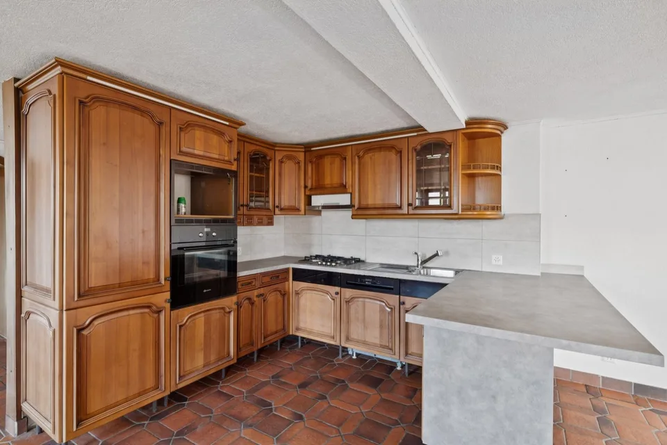 Haus mit 3 Apartments, großzügigen Räumen und atemberaubendem Blick – Foto 5 von 13