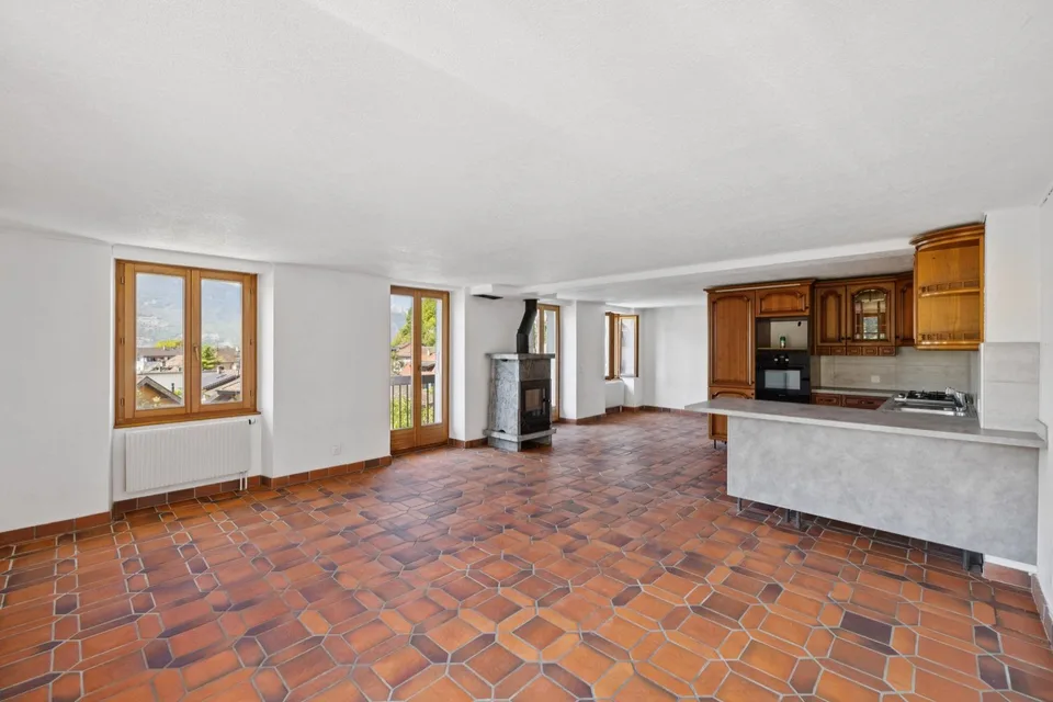 Haus mit 3 Apartments, großzügigen Räumen und atemberaubendem Blick – Foto 4 von 13