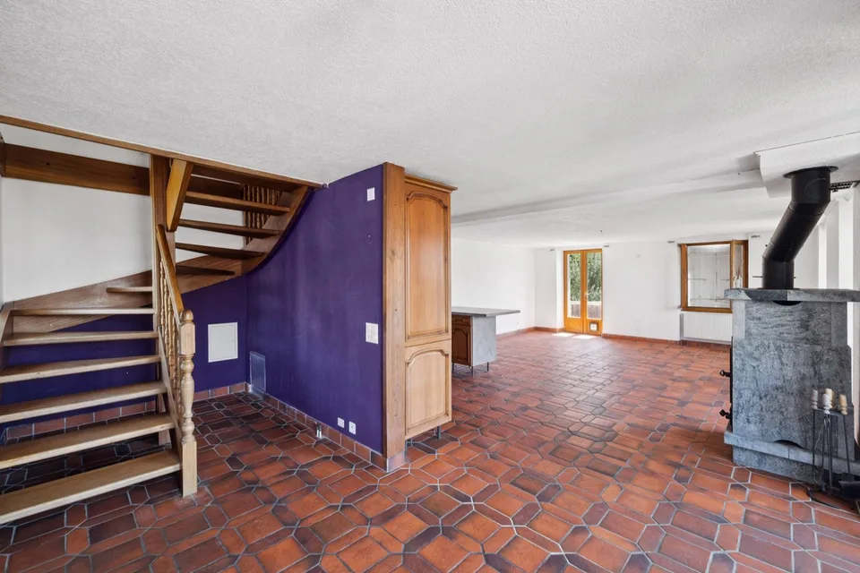 Haus mit 3 Apartments, großzügigen Räumen und atemberaubendem Blick – Foto 8 von 13