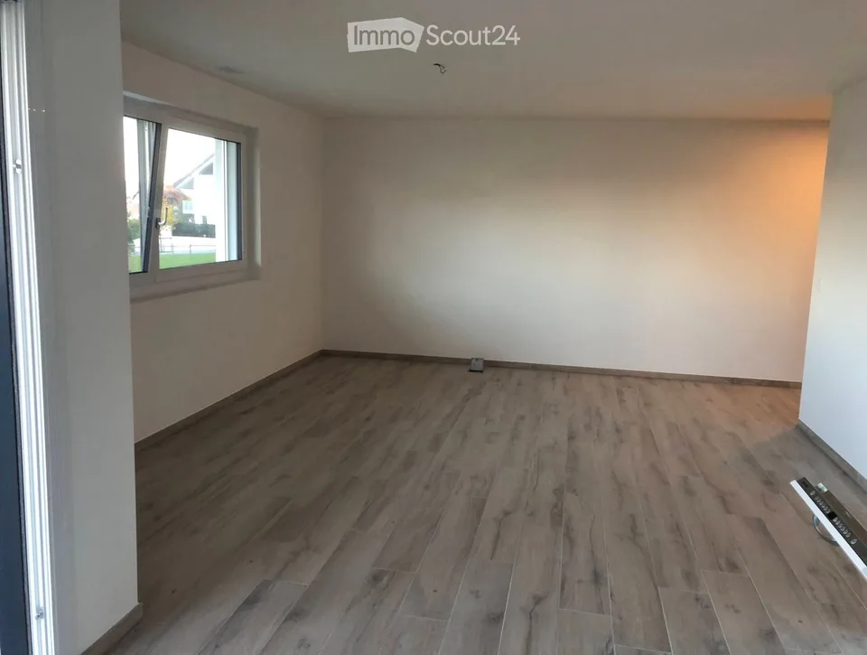 Charmanter 2.5-Zimmer-Modernwohnung mit Balkon und freier Sicht in Gimel – Foto 3 von 5