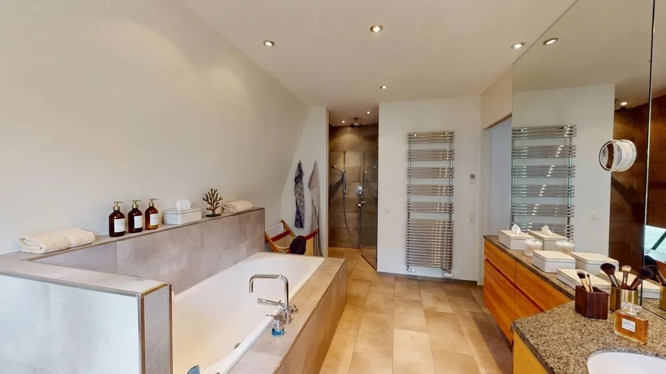 10 Zimmer Villa mit Pool in ruhiger Lage von Binningen – Foto 6 von 13