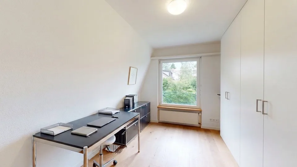 10 Zimmer Villa mit Pool in ruhiger Lage von Binningen – Foto 12 von 13