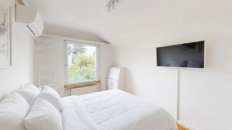 10 Zimmer Villa mit Pool in ruhiger Lage von Binningen – Foto 9 von 13