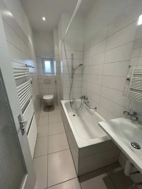 Bel appartement de 3 pièces rénové avec jardin commun - Centre de Bienne – photo 3 sur 10