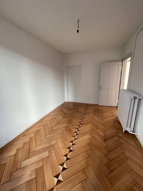 Bel appartement de 3 pièces rénové avec jardin commun - Centre de Bienne – photo 8 sur 10