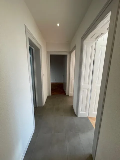 Bel appartement de 3 pièces rénové avec jardin commun - Centre de Bienne – photo 2 sur 10