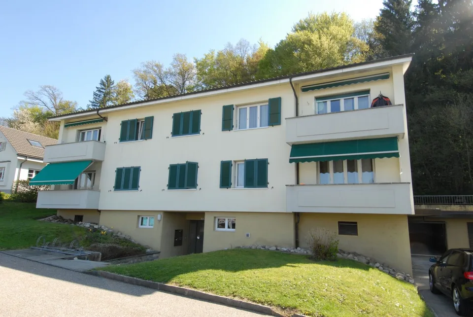 Appartement partiellement rénové dans un endroit calme entouré de verdure, directement au bord de la forêt ! – photo 10 sur 10