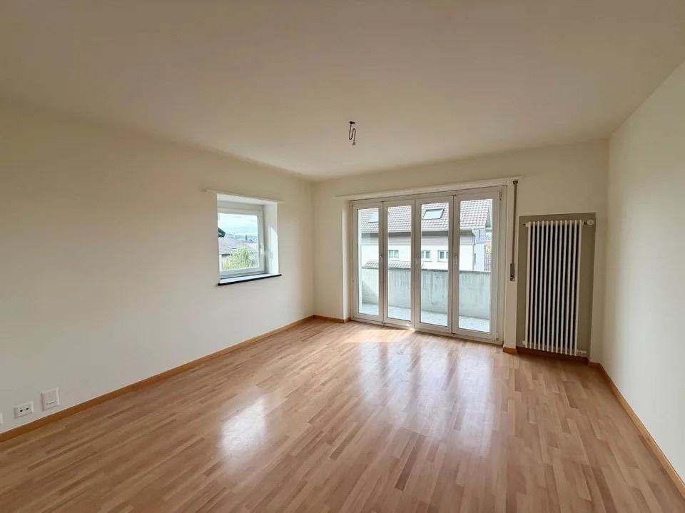 Appartement partiellement rénové dans un endroit calme entouré de verdure, directement au bord de la forêt ! – photo 2 sur 10