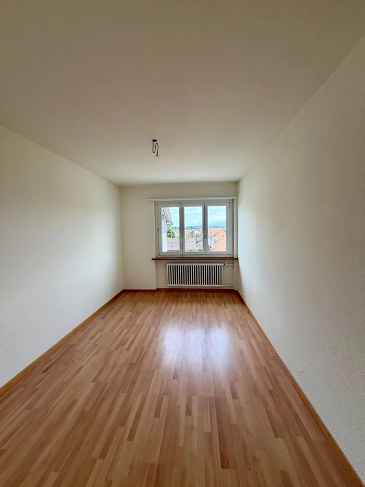 Appartement partiellement rénové dans un endroit calme entouré de verdure, directement au bord de la forêt ! – photo 6 sur 10