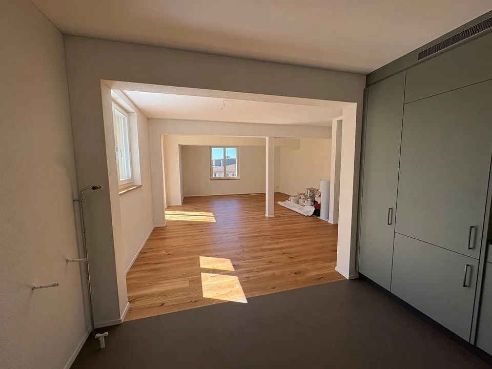 4-Zimmer-Wohnung mit Altbaucharme und traumhafter Sicht auf See und Berge – Foto 5 von 13