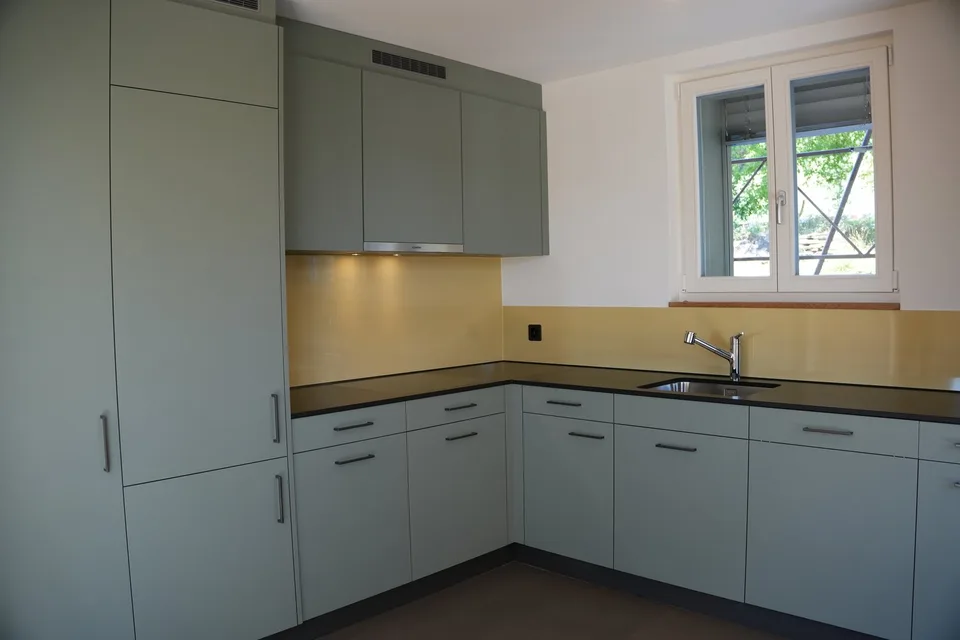 4-Zimmer-Wohnung mit Altbaucharme und traumhafter Sicht auf See und Berge – Foto 3 von 13